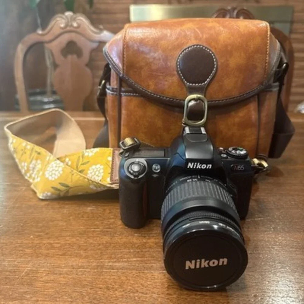 Nikon N65 35mm SLR Film Camera W/ AF Nikkor 28-80mm f/3.5-5.6 D Lens Flash Case